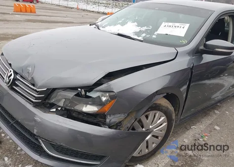 2014 Volkswagen Passat 2.5L S z USA, uszkodzony, nr VIN 1VWAP7A36EC002520